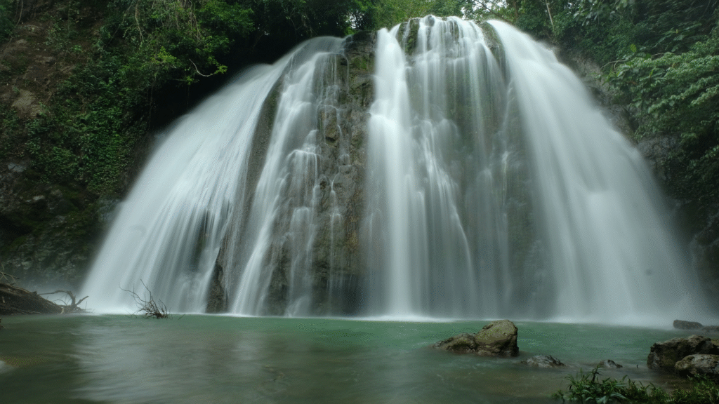 air terjun pabeti lakera