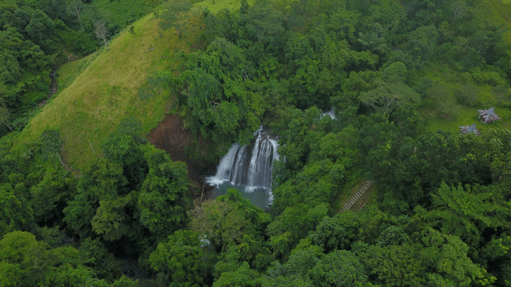 air terjun pabeti lakera di sumba barat daya