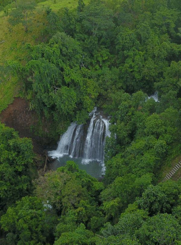 air terjun pabeti lakera di sumba barat daya
