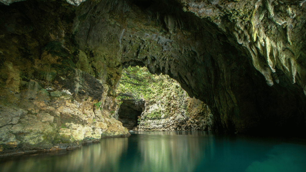 destinasi wisata goa alam waikelo sawah sumba barat daya