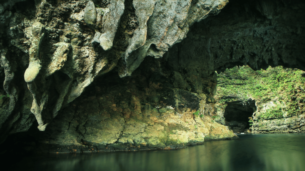 wisata goa alam waikelo sawah sumba barat daya