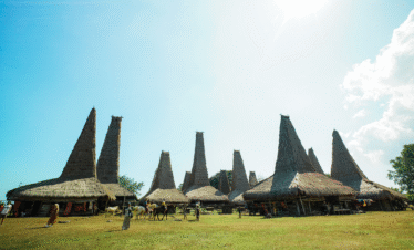 wisata budaya kampung adat ratenggaro