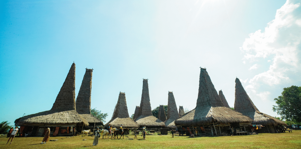 wisata budaya kampung adat ratenggaro