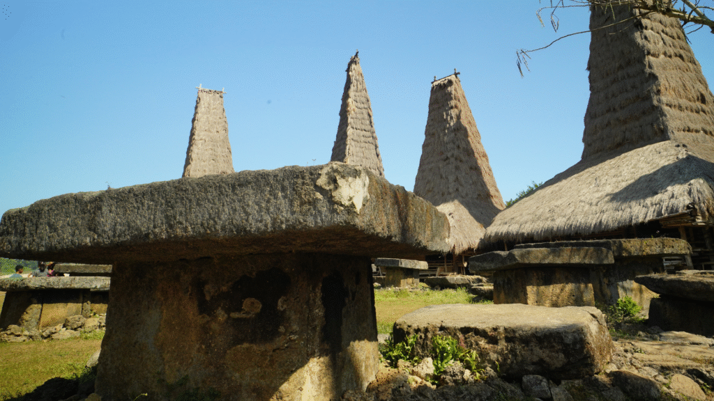kampung adat ratenggaro