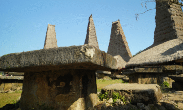 kampung adat ratenggaro