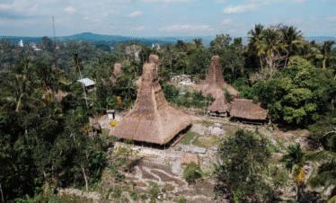 kampung adat weelewo sumba barat daya destinasi wisata