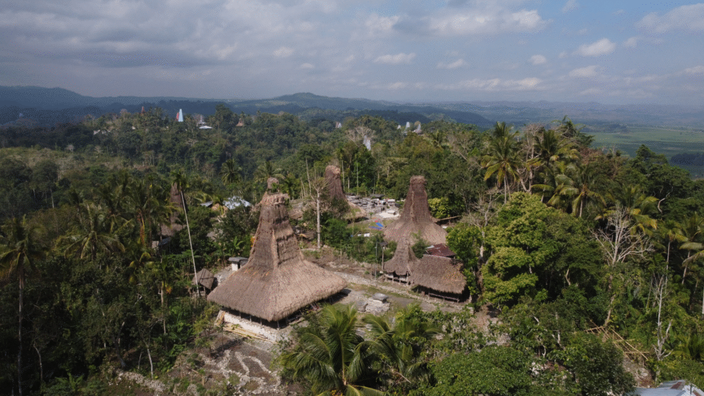 kampung adat weelewo sumba barat daya