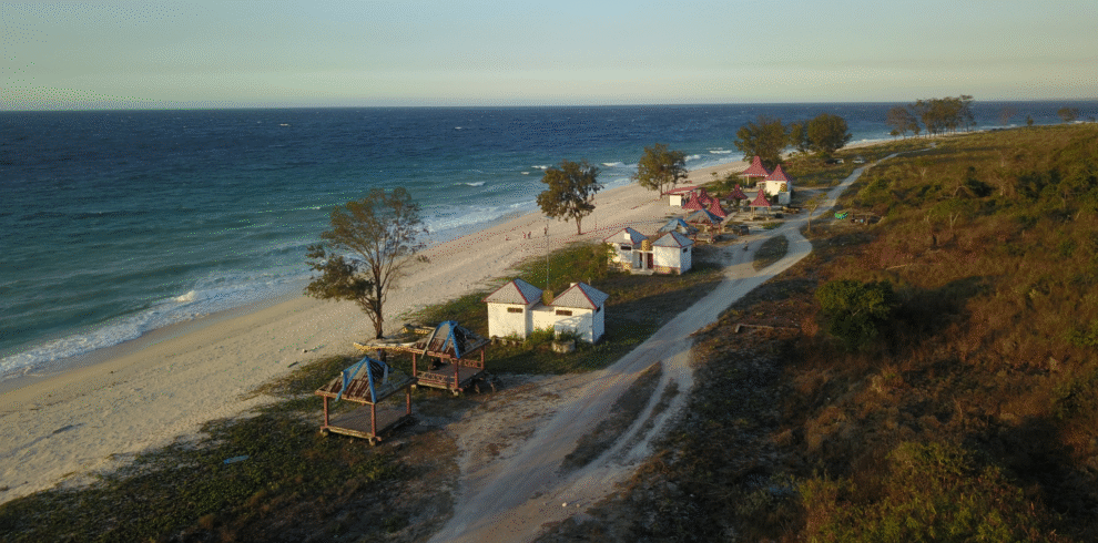 pantai mananga aba sumba barat daya