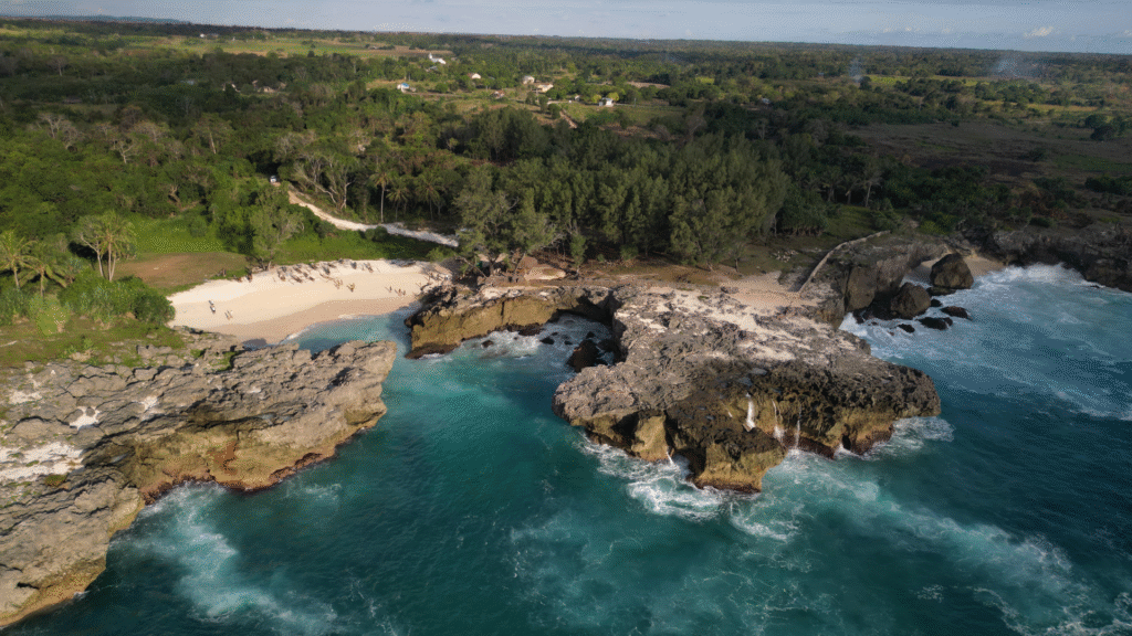 pantai mandorak sumba barat daya