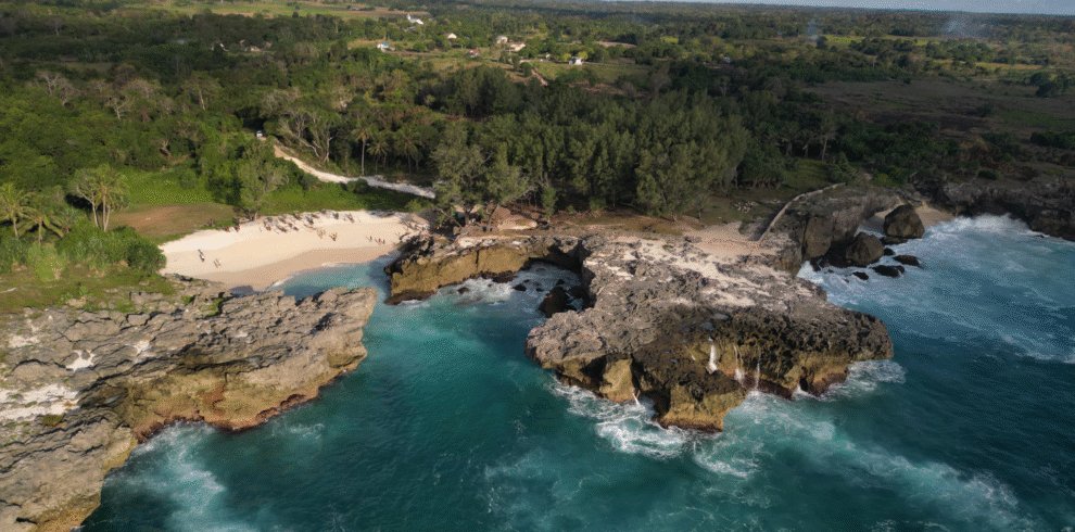 pantai mandorak sumba barat daya