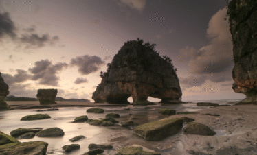pantai watu maladong