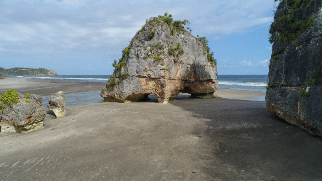 pantai watu maladong