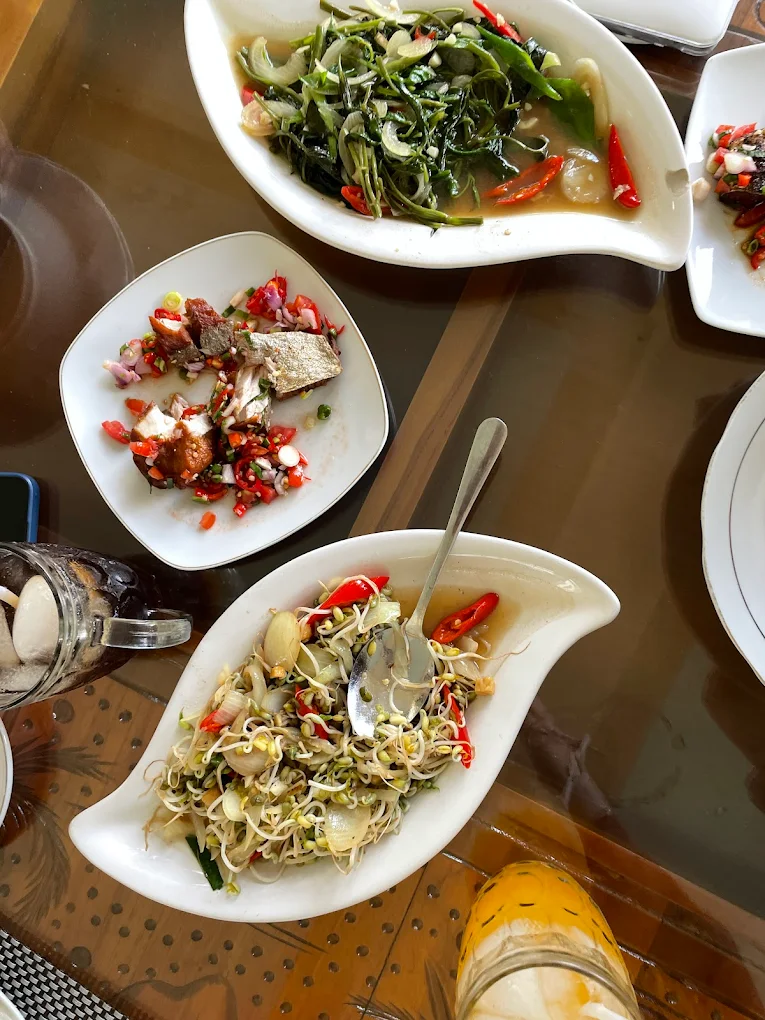 restoran hotel sinar tambolaka