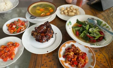 restoran hotel sinar tambolaka sumba barat daya