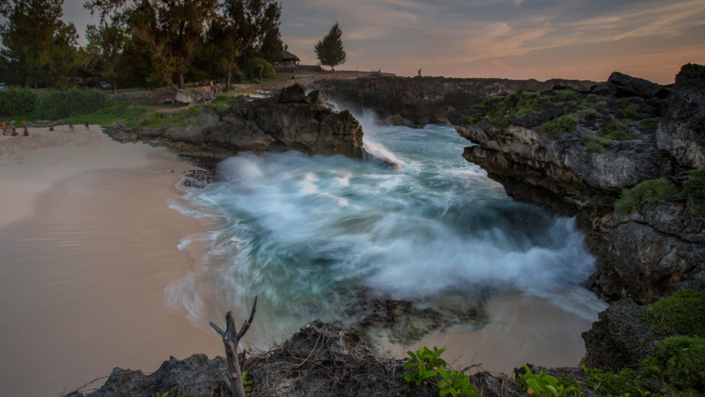 wisata pantai mandorak