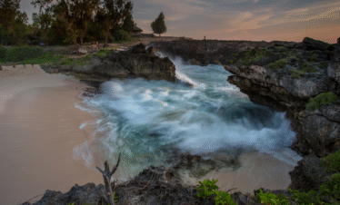 wisata pantai mandorak