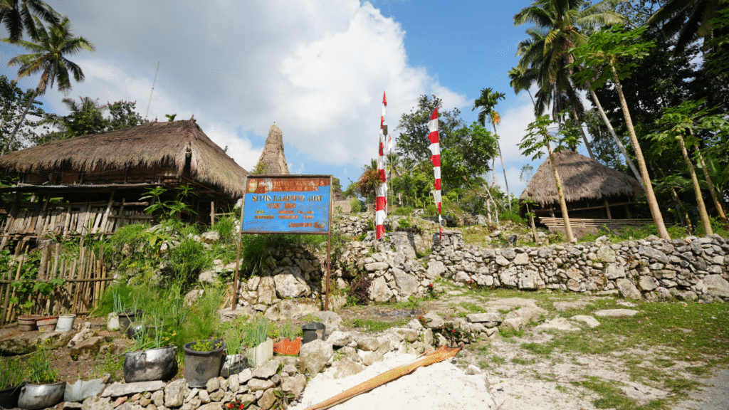 wisata budaya kampung adat weelewo