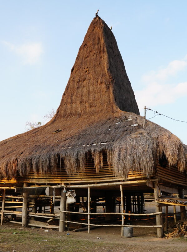 Rumah Menara di Kampung Toda
